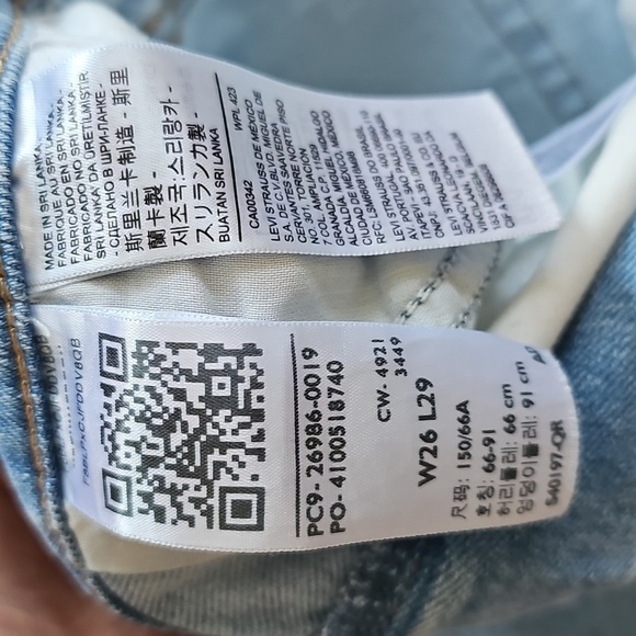 Levi's High Waisted Mom Jeans, Size 26 - Picture 11 of 16